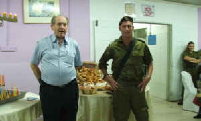 מח"ט 300 אל"מ רפי מילוא ופרופ' יחזקאל טלר [צילום: מרכז אקדמי כרמל]