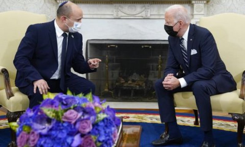 ביידן ובנט [צילום: אוון ווצ'י/AP]