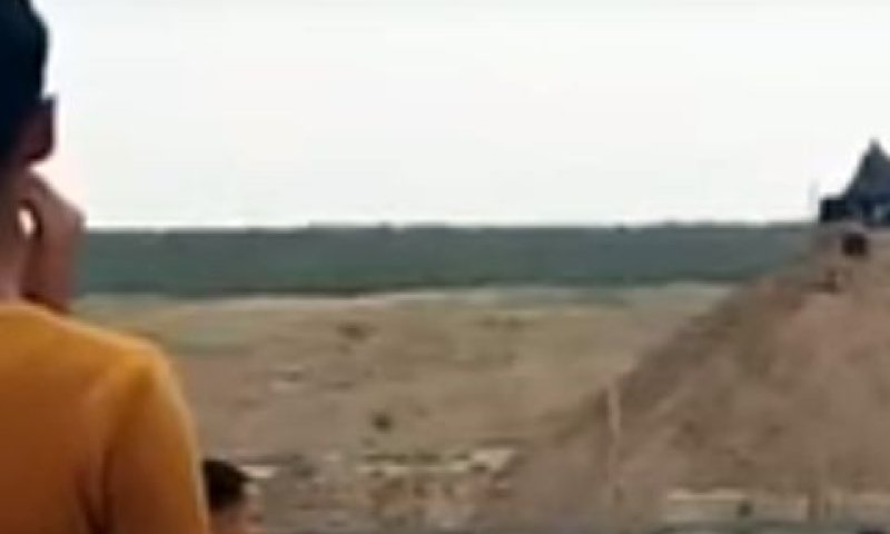 לא חוששים. הפלשתינים על הגדר