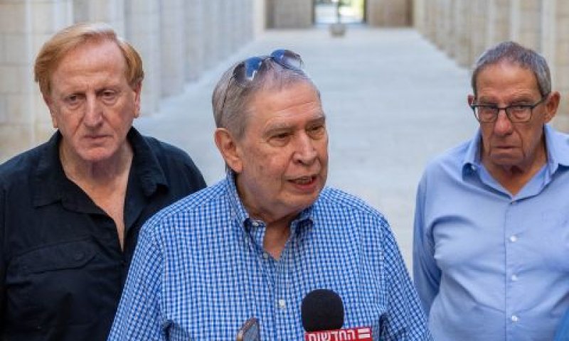פרדו (במרכז) אמירה שנויה במחלוקת [צילום: יונתן זינדל/פלאש 90]