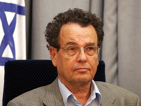 ענה בציניות. פרופ' פרידמן