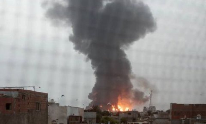 פיצוצים בנמל חודיידה בתימן [צילום: לפי סעיף 27א' לחוק זכויות יוצרים]