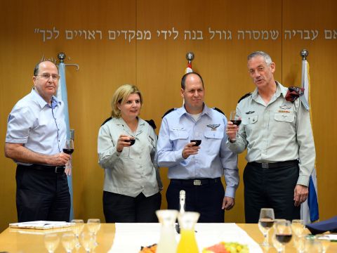 בני גנץ, חגי טופולנסקי, אורנה ברביבאי ומשה יעלון [צילום: דו"צ]