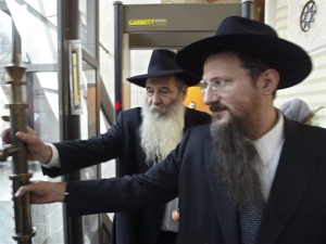 הרב ברל לזר [צילום: AP]
