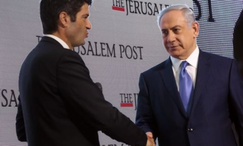 בנימין נתניהו והכתב המדיני של הג'רוזלם פוסט הרב קנון [צילום: סיון פרג']