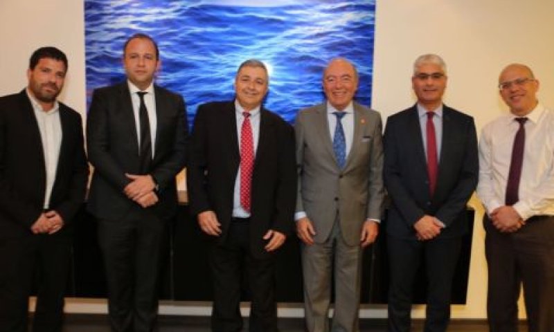מימין לשמאל: עופר קורן מבנק הפועלים, ארז יוסף COO בנק הפועלים, חוויאר פרז נשיא מאסטרקארד אירופה, אריק פינטו מנכ"ל בנק הפועלים, אנדראש המברגר מנהל מאסטרקארד ישראל, עומר אונגר נציג מאסטרקארד ישראל [צילום: אביב גוטליב]
