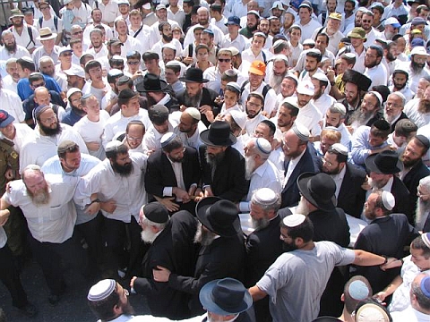 הלוויית הרב אברהם שפירא [צילום: חגי שחור]
