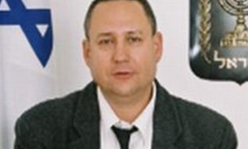 נדל. בן 57