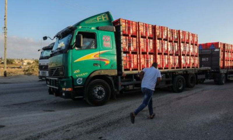 מעבר סחורות לעזה [צילום: עבד אל-רחים חטיב/פלאש 90]