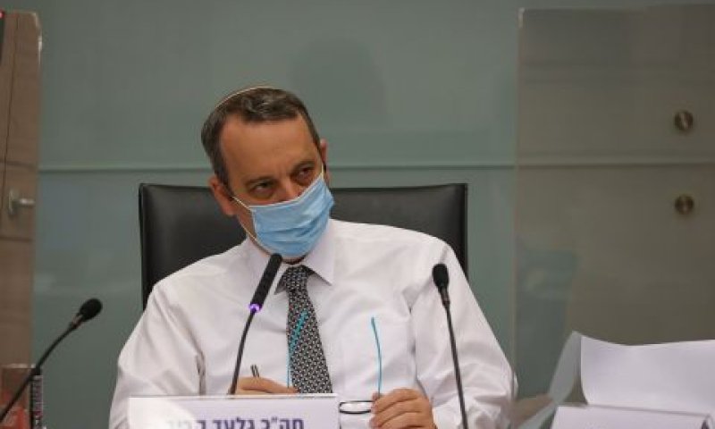 גלעד קריב בדיון בוועדה [צילום: נועם מושקוביץ, דוברות הכנסת]