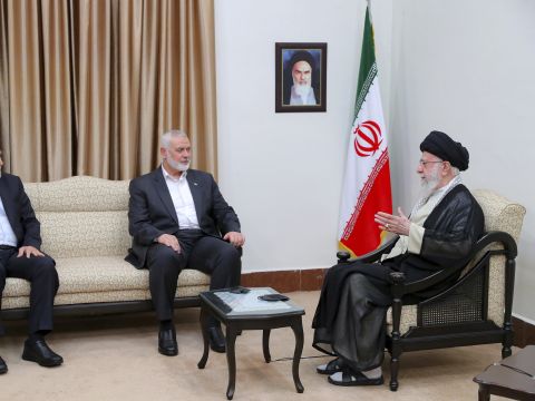 הנייה וחמנאי אתמול בטהרן [צילום: AP]