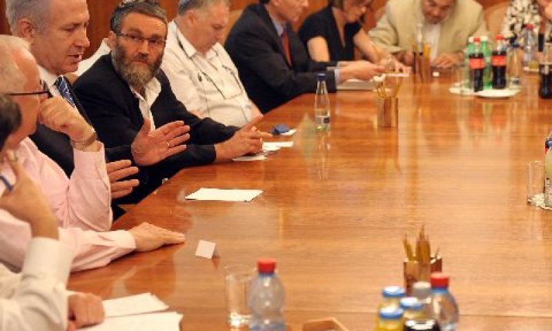 נתניהו בדיון המיוחד בוועדת הכספים, היום [צילום: פלאש 90]