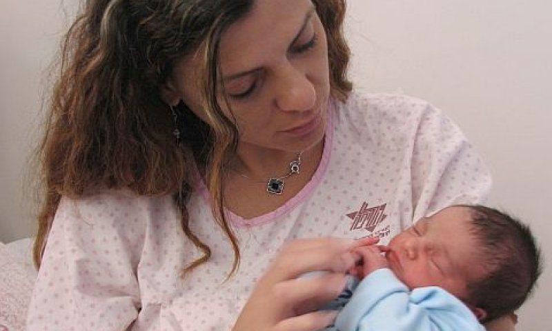 בוחניק עם בתה [צילום: דוברות הלל יפה]