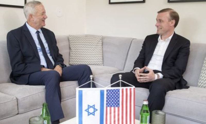 גנץ בפגישתו עם סאליבן [צילום: האל ויליאמס]