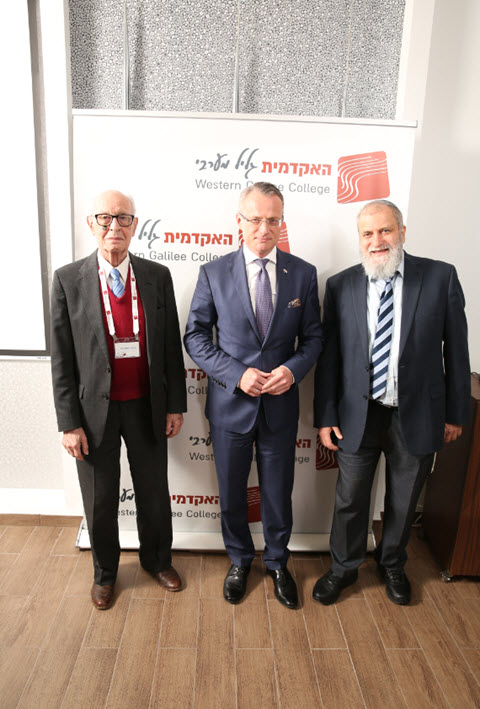 ד"ר בעז כהן ראש החוג ללימודי השואה, שגריר פולין בישראל, ולבסוף פרופ' ויינברג [צילום: עמירם ציונוב]
