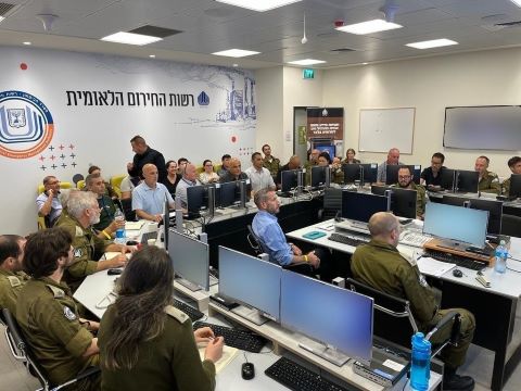 [צילום: משרד הביטחון]