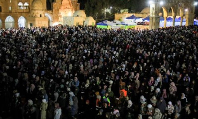 לילת אל קדר בהר הבית [צילום: ג'מאל עוואד/פלאש 90]
