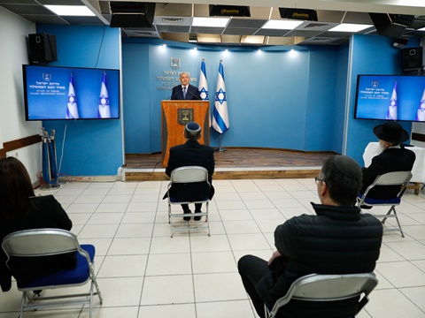 הצהרה לתקשורת בתנאי הרחקות קורונה [צילום: אוליביה פיטוסי, פלאש 90]