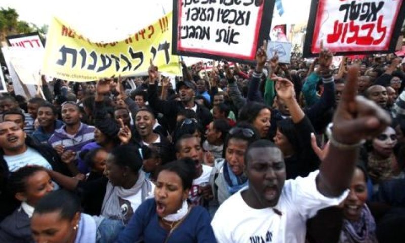 הפגנה סוערת [צילום: פלאש 90]
