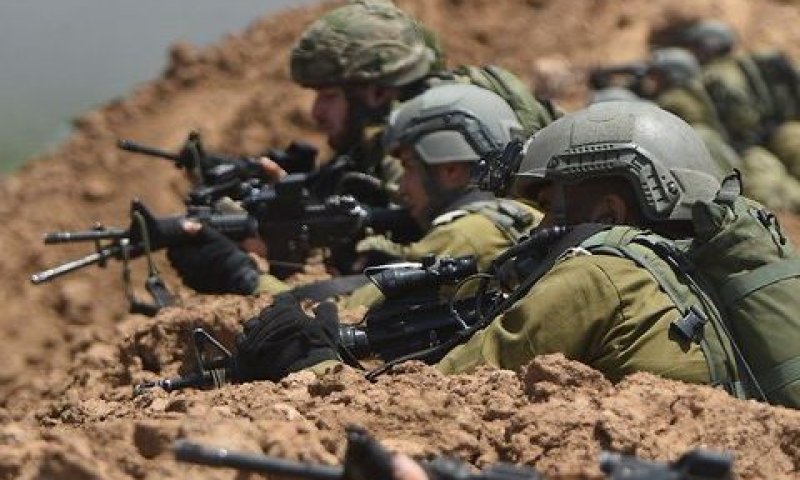 לוחמים לאורך גבול הרצועה [צילום: דו"צ]