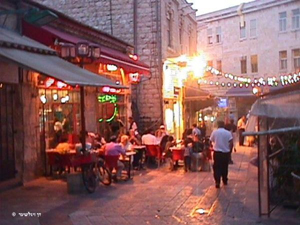 הסמטה המובילה לכיכר לונץ בטבור המרכז