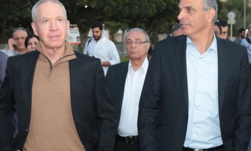 כחלון ושר השיכון גלנט. התקפלות [צילום: יואב פלי]