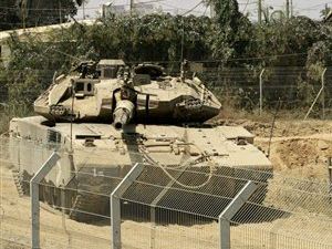 טנק מפטרל בפאתי הישוב כפר דרום
