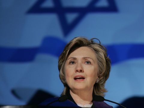 חתמה על העצומה. הסנאטורית הילארי קלינטון