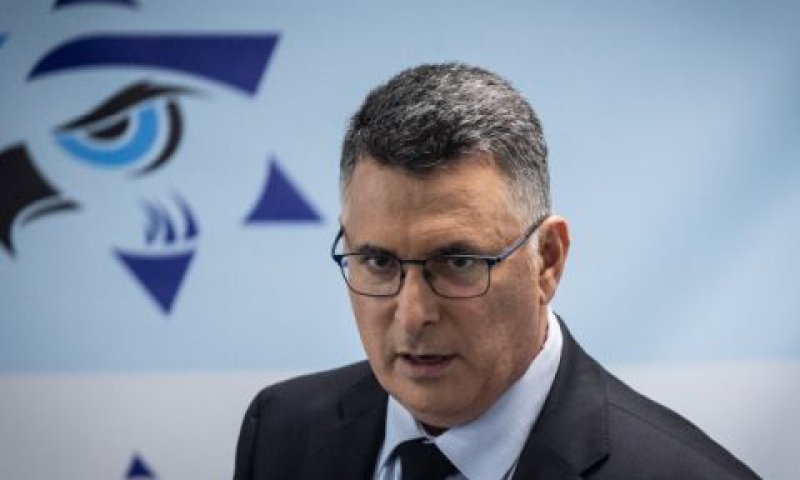 סער. בעמדת המתנה [צילום: יונתן זינדל/פלאש 90]