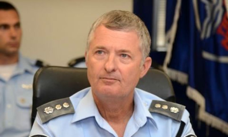 נצ"מ גדי אשד, מפקד ימ"ר ת"א בתדרוך לעיתונאים [צילום: פלאש 90]