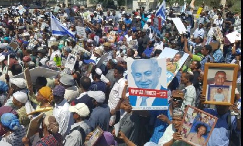 "לא עוצרים עלייה בגלל צבע". [צילום: מטה המאבק להעלאת יהודי אתיופיה]
