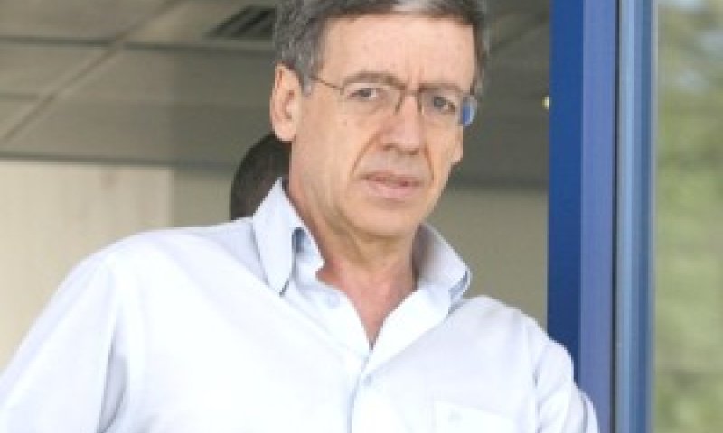 מנסה להילחם בהדלפות [צילום: פלאש 90]