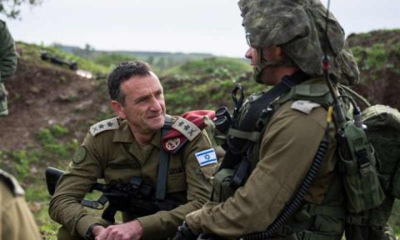 הלוי עם הלוחמים [צילום: דובר צה''ל]