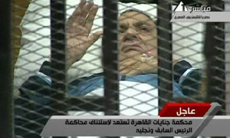 חוסני מובארק במהלך משפטו, היום [צילום: AP]