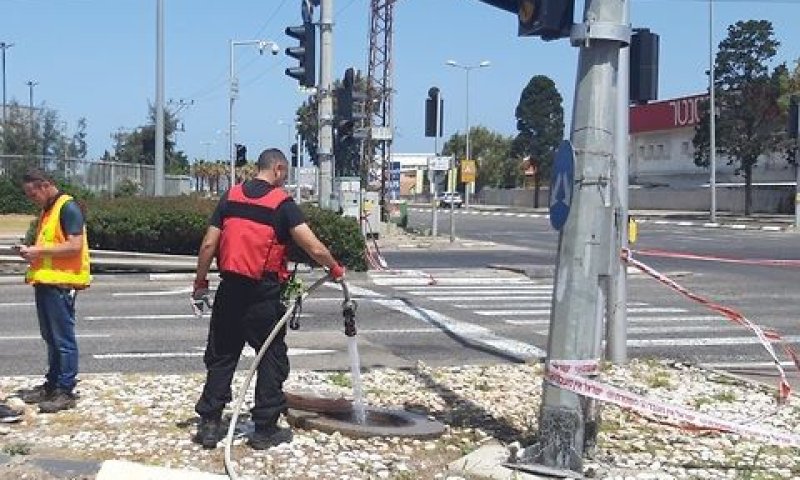 הדליפה בצומת הום סנטר [צילום: המשרד להגנת הסביבה]