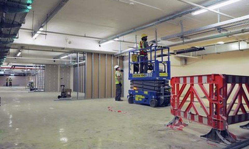 הקמת מחלקות טיפול נמרץ בחניון בית החולים [צילום: אגף דוברות והסברה במשרד הביטחון]