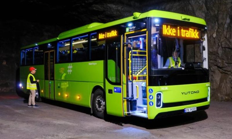אוטובוס מתוצרת יוטונג בבעלות מפעילת התחבורה הציבורית הנורבגית רוטר במהלך ניסוי במערכת התקשורת של הרכב [צילום: רוטר/באמצעות AP]