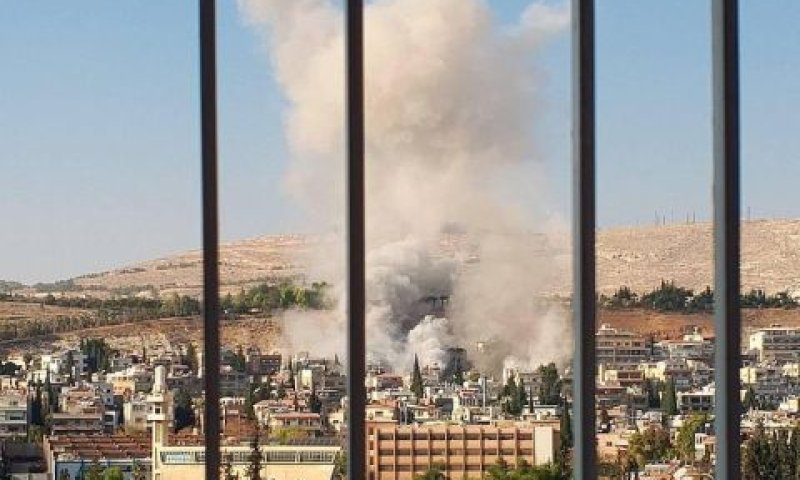 המבנה שהותקף בשכונת היוקרה [צילום: רשתות ערביות]