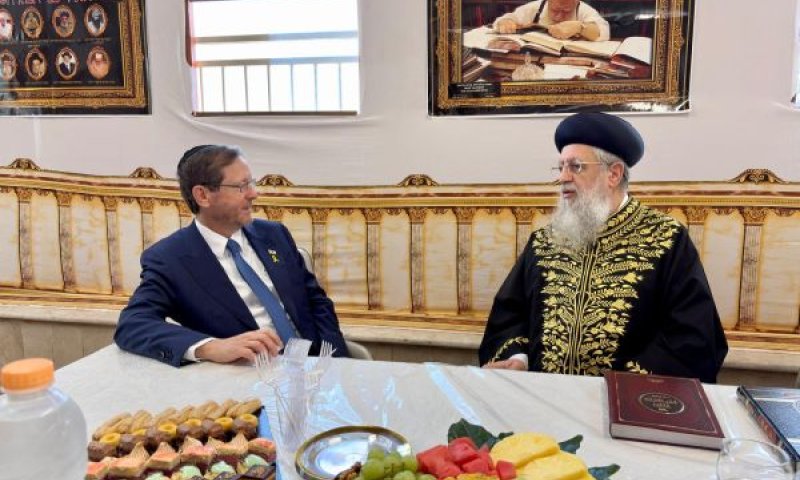 הנשיא בסוכת הראשון לציון