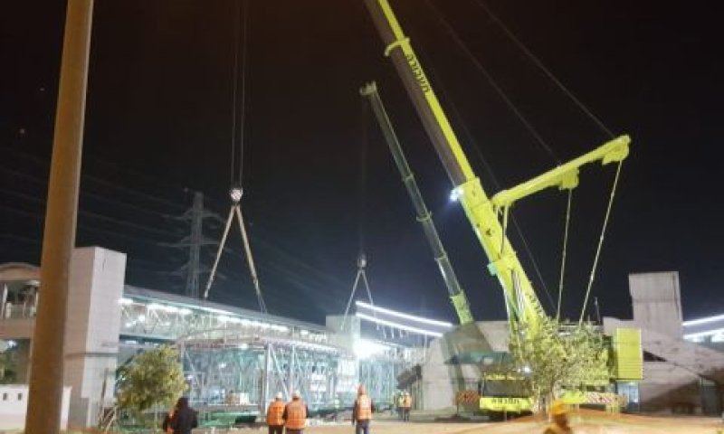 הנפת הגשר [צילום: רכבת ישראל]