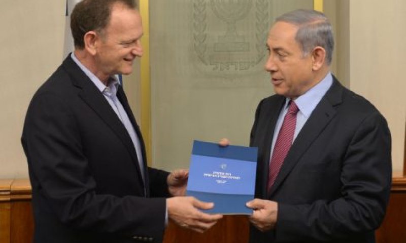 נתניהו ולוקר. נשאר על הנייר [צילום: עמוס בן גרשום / פלאש 90]