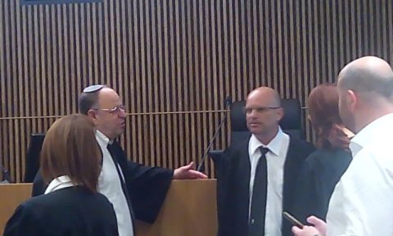 ברטוב ולביא בהפסקה בדיון