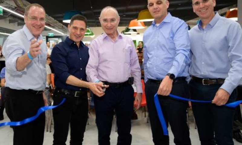 רן גוזלי, יואב הר אבן, עוזי לנדאו, רוביק דנילוביץ' ודניאל חיימוביץ [צילום: דני מכליס/אונ' בן גוריון]