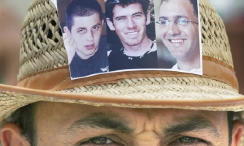 עשרה שקלים להחזרת החטופים [צילום: פלאש 90]
