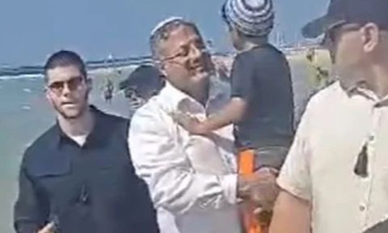 השר בן-גביר בחוף הים בת"א [צילום: לפי סעיף 27א' לחוק זכויות יוצרים]