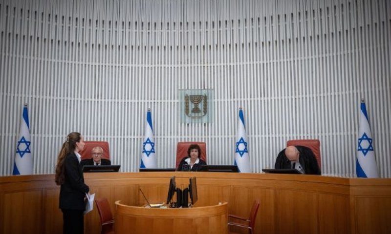 ההרכב שדן בתיק. ברק-ארז, שטיין, גרוסקופף [צילום: יונתן זינדל/פלאש 90]