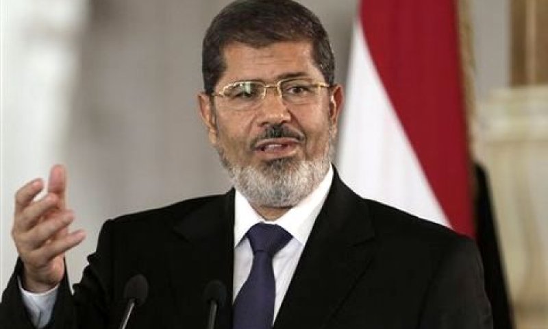 ניצח במערכה על החוקה. מורסי [צילום: AP]