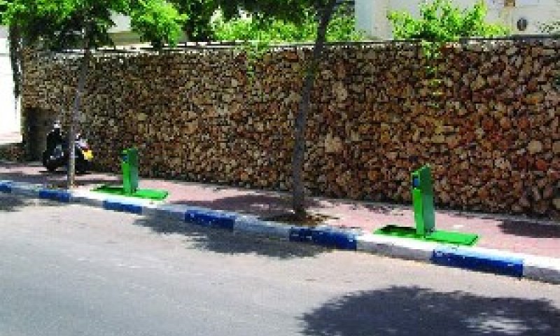 עמודי טעינה חשמלית סלולרית
