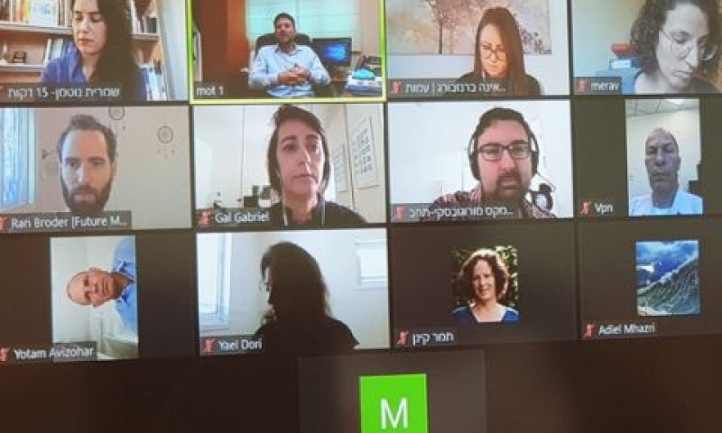 שימוש באפליקציי זום