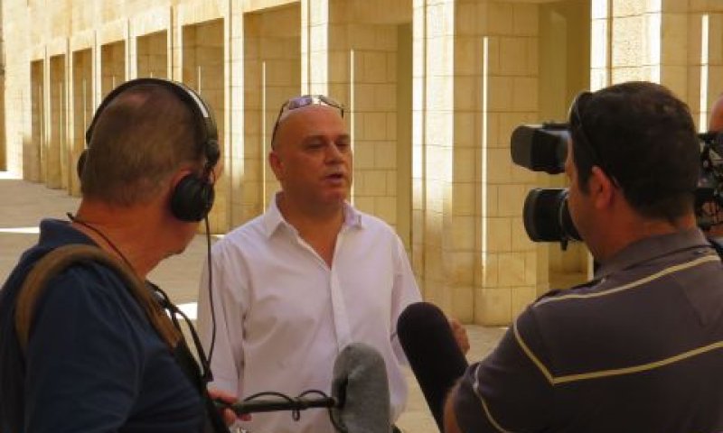 פריג' מתראיין לכלי התקשורת